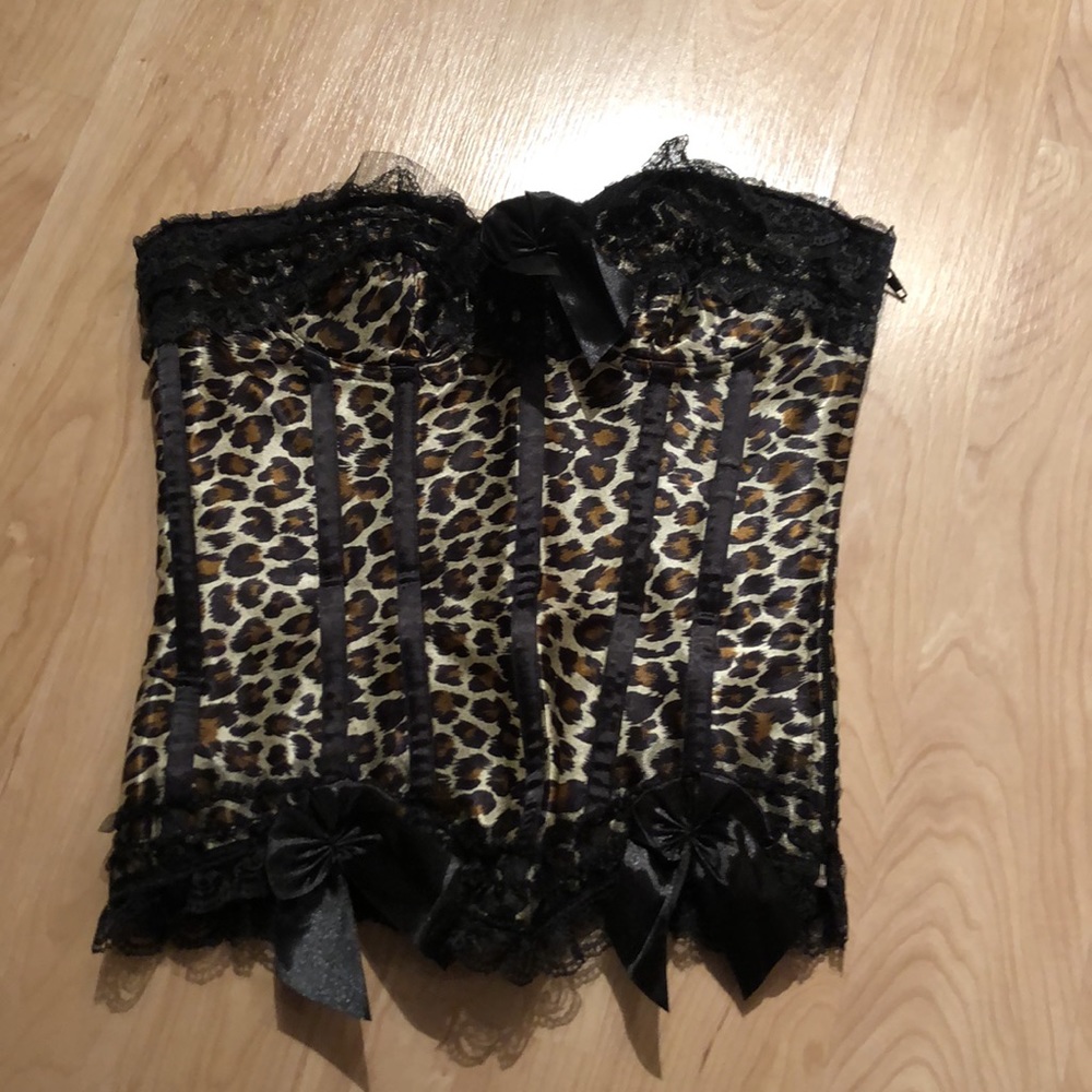 Three corsets - Picture 6 of 7